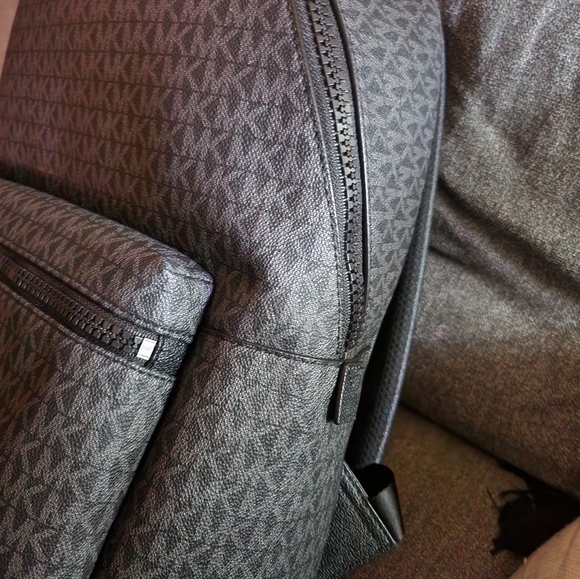 Michael kors back pack - Picture 2 of 10